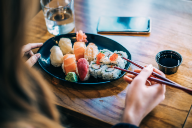 Can I eat sushi while breastfeeding