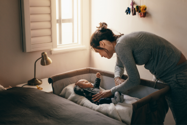 Breastfeeding and infant sleep patterns