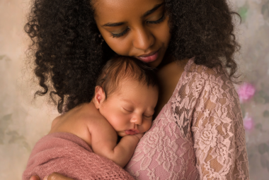 Breastfeeding and infant bonding