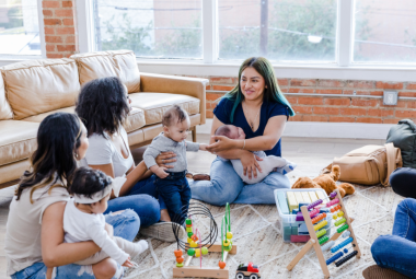Breastfeeding and community support groups