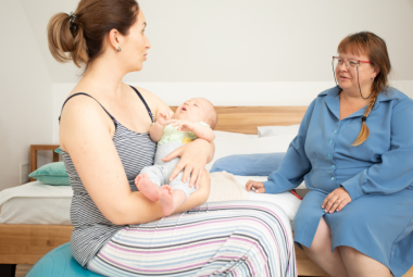 Breastfeeding and mobile lactation consultants